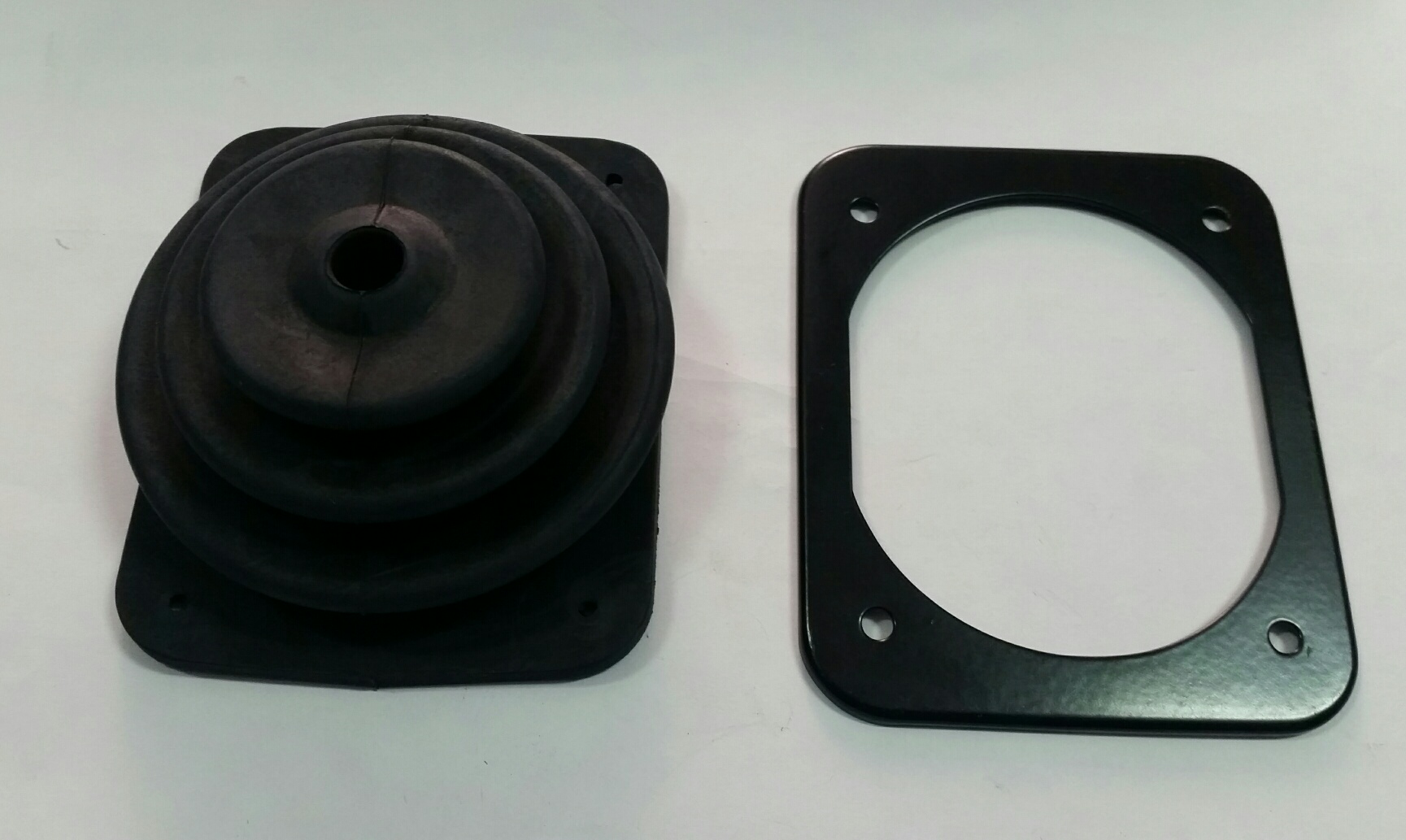 CUFFIA LEVA CAMBIO FIAT 500 IN GOMMA COMPLETA DI CRNICE NERA PER FIAT 500 F-R-L-126 COD. TL3600/1